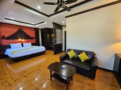 Habitación doble Deluxe con balcón — Nanai 2 Residence Patong Phuket