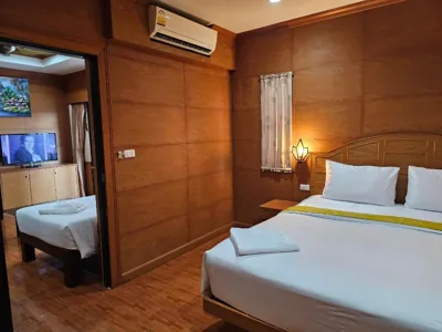 Suite con terraza y balcón — Nanai 2 Residence Patong Phuket